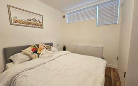 London E1 Apartment